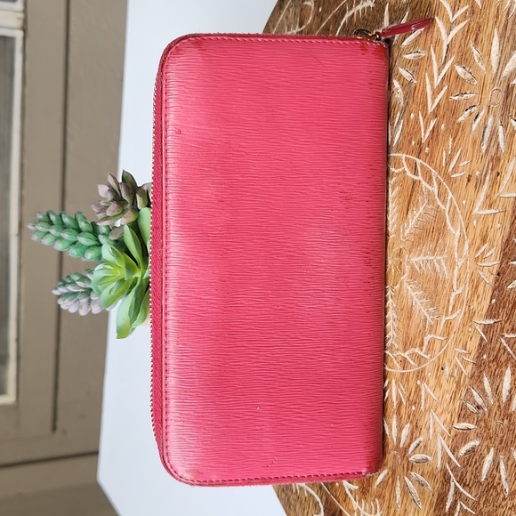 Prada Long Zip Wallet in Pink Authentication Included - Picture 4 of 14
